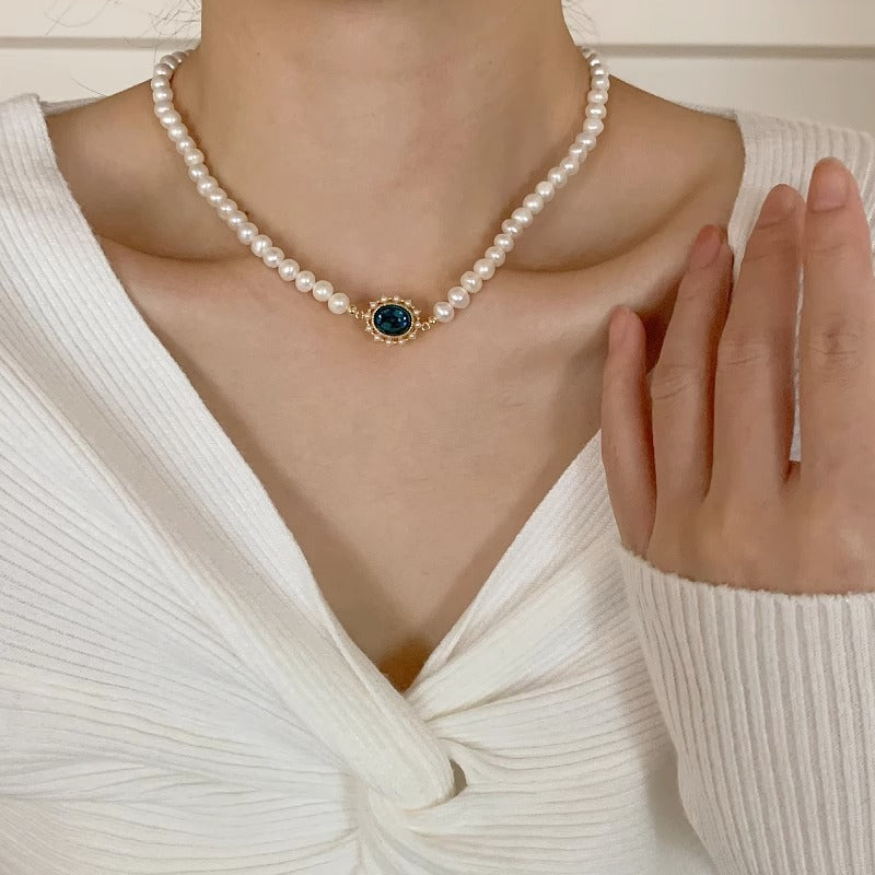 Women's French Retro Baroque Pearl Necklace