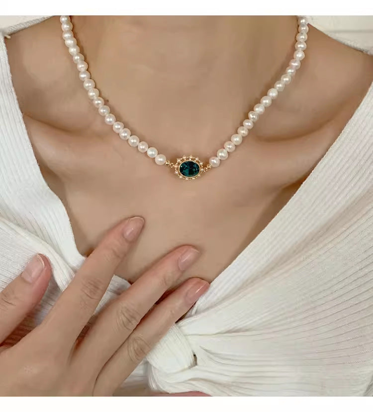 Women's French Retro Baroque Pearl Necklace