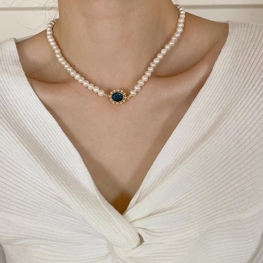 Women's French Retro Baroque Pearl Necklace