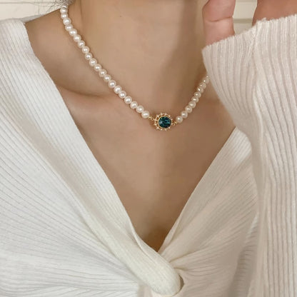 Women's French Retro Baroque Pearl Necklace