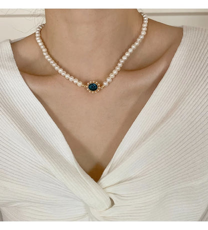 Women's French Retro Baroque Pearl Necklace