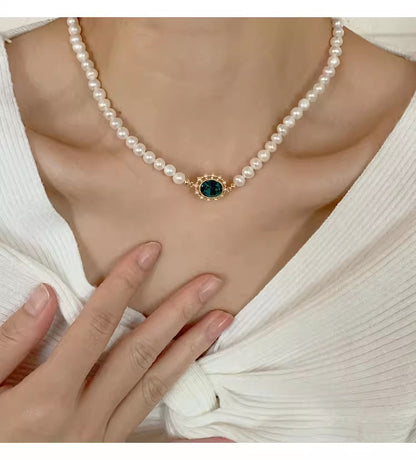 Women's French Retro Baroque Pearl Necklace